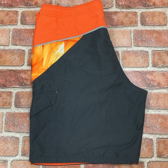 Nike men’s swim trunks. Size M - Picture 4 of 8